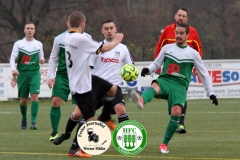 2017-11-25 Achtelpokalfinale SV Bautzen II in weiß - Hoyerswerdaer FC in grün 1:9 Foto: Werner Müller