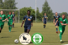 2018-05-12 
Fußball Kreisoberliga 
SV Bautzen in dunkelblau 
-
Hoyerswedawer FC in grün 

Foto: Werner Müller