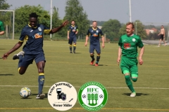 2018-05-12 
Fußball Kreisoberliga 
SV Bautzen in dunkelblau 
-
Hoyerswedawer FC in grün 

Foto: Werner Müller