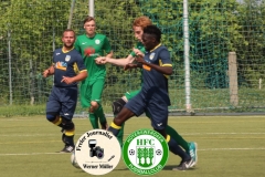 2018-05-12 
Fußball Kreisoberliga 
SV Bautzen in dunkelblau 
-
Hoyerswedawer FC in grün 

Foto: Werner Müller