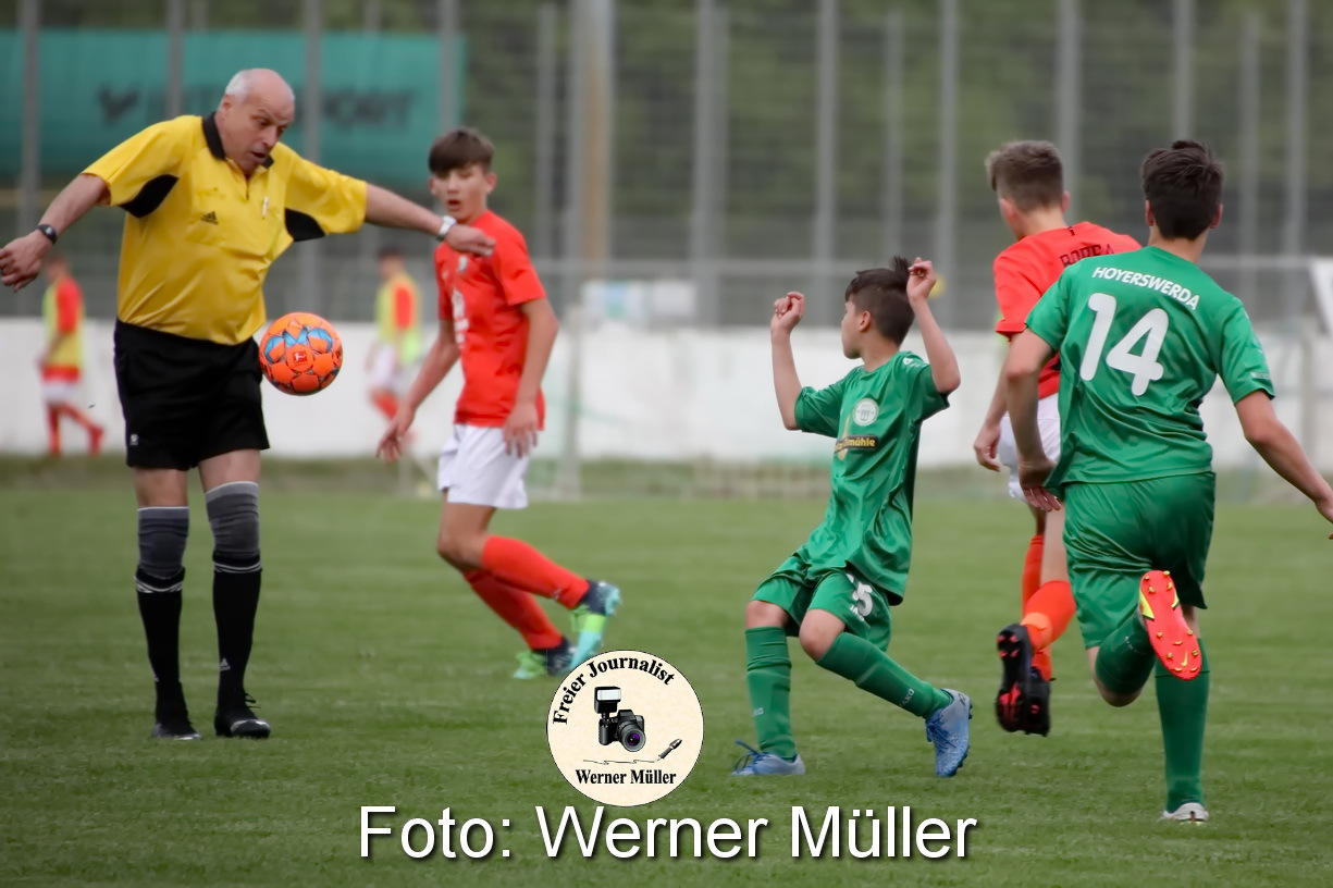 2022-05-08 
C- Junioren Landesklasse 
Hoyerswerdaer FC in grün 
- 
SC Borea II in rot 
0:3 (0:1) 
Foto: Werner Müller