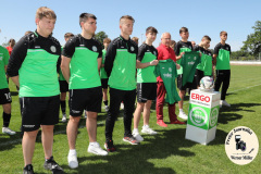 2023-06-03
Auszeoichnung B- Junioren HFC als Stallelsieger Landesklasse und neue Trikots an A- junioren HFC durch OB Torsten Ruban-Zeh 
Foto Werner Müller