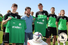 2023-06-03
Auszeoichnung B- Junioren HFC als Stallelsieger Landesklasse und neue Trikots an A- junioren HFC durch OB Torsten Ruban-Zeh 
Foto Werner Müller