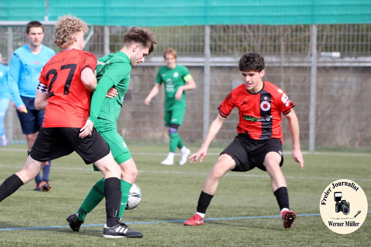 2023-04-01
Hoyerswerdaer FC I in grün
-
Dresdner SC 1898  in rot 
4:0 (2:0)
Foto: Werner Müller