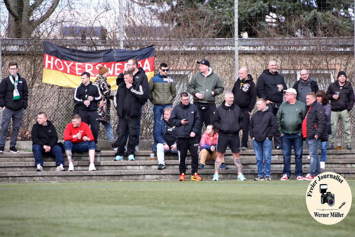 2023-04-01
Hoyerswerdaer FC I in grün
-
Dresdner SC 1898  in rot 
4:0 (2:0)
Foto: Werner Müller