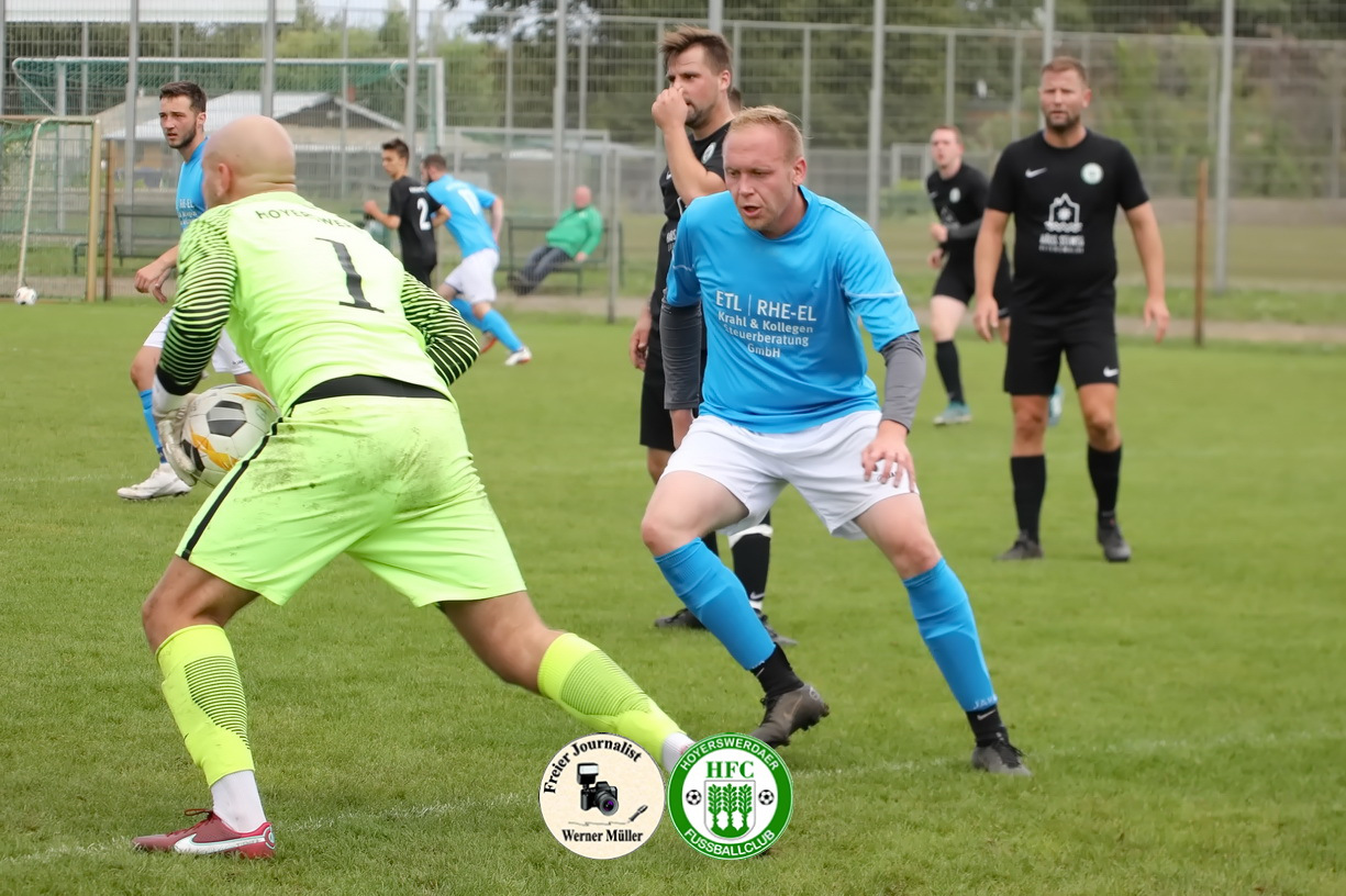 2022-09-17
Hoyerswedaer FC II in schwarz
 -
 SV St. Marienstern Panschwitz Kuckau ijn hellblau 
0:1
Foto: Werner Müller